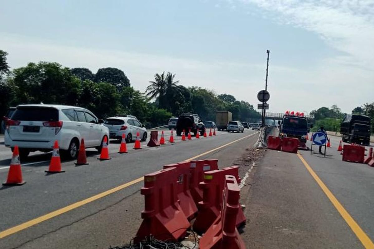 Pantauan arus lalu lintas di Tol Jakarta-Cikampek (Japek), Rabu (28/10/2020).