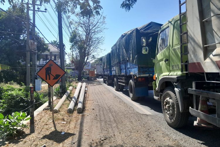 Antrean Truk Mengular 1 Kilometer di SPBU Banyuglugur, Ada Apa?
