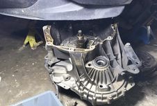 Apa Benar Mobil Matik Kopling Ganda Rawan Rusak Saat Terjang Banjir?