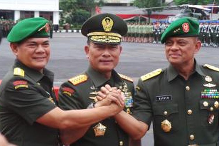Mantan KSAD Jenderal Budiman, Panglima TNI Jenderak Moeldoko, dan KSAD Letjen Gatot Nurmantyo.