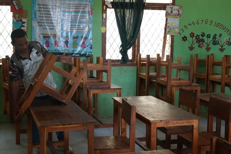Kisah Siswa SDN Batu Cermin, Belajar Lebih Nyaman dengan Meja dan Kursi Baru