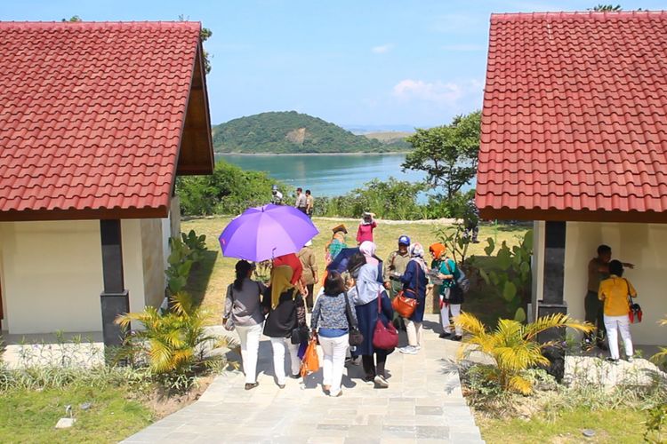 Lombok Tengah, Kompas.Com- Kawasan Taman Wisata Gunung Tunak, Desa Mertak Lombok Tengah diresmikan Selasa (6/3). Kawasan ini diharapkan menjadi kunjungannwusata dunia karena memasukan wisata laut, hutan dan konservasi satwa.