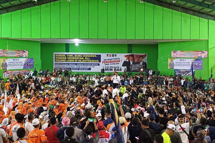 Lautam massa saat kampanye calon presiden nomor urut 1, Anies Baswedan di GOR Maulana Yusuf, Serang Banten, Kamis (21/12/2023).
