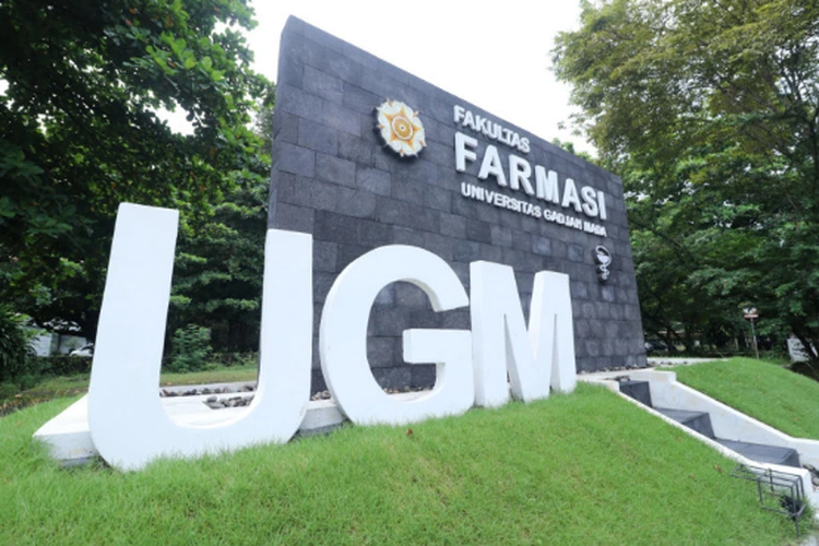 Guru besar Farmasi UGM diberhentikan dari jabatan karena kasus kekerasan seksual.