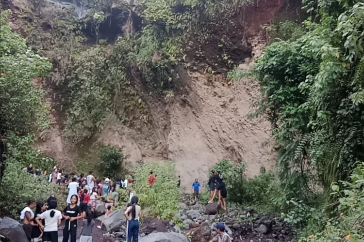 Sopir Diduga Mabuk, Mobil Terjun ke Jurang 100 Meter di Bali hingga Korban Tewas