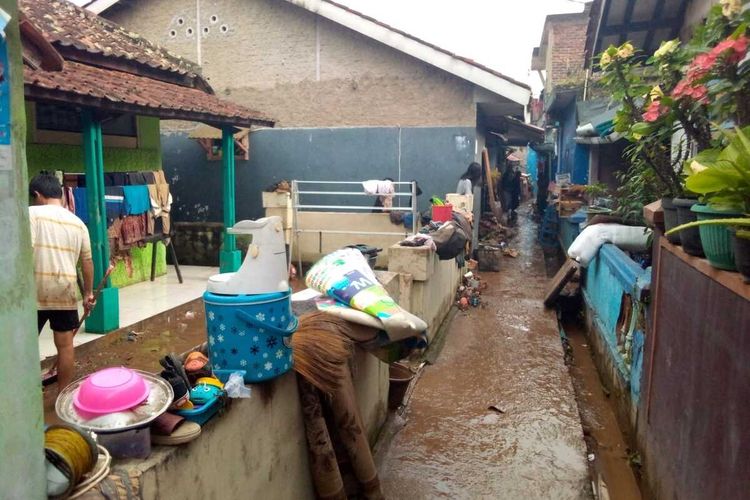 Puluhan rumah di Kampung Ciseah, Desa Ciseah Mekar, Kecamatan Kutawaringin, Kabupaten Bandung, Jawa Barat terendam banjir bandang, akibat hujan deras yang melanda Kabupaten Bandung dan sekitarnya pada Senin (14/11/2022).