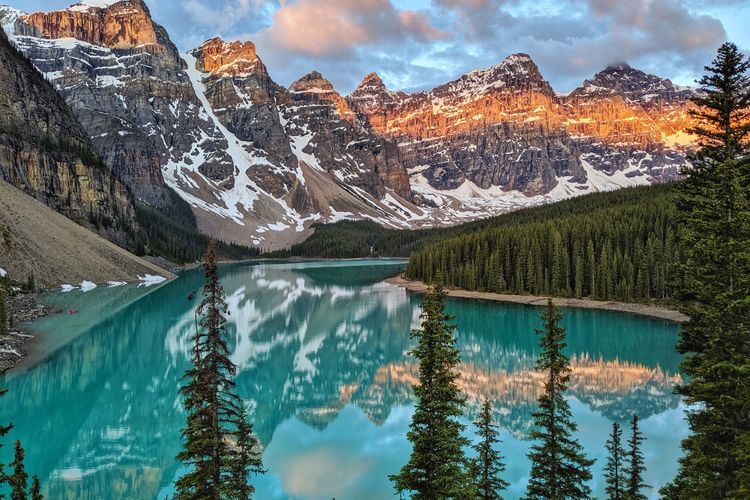 Danau Moraine adalah danau glasial di Taman Nasional Banff,Kanada