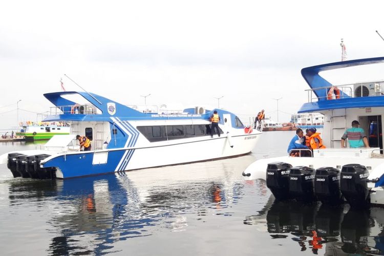 Kapal Dishub DKI Jakarta yang dioperasikan untuk melayani rute Muara Angke-Pulau Sebira