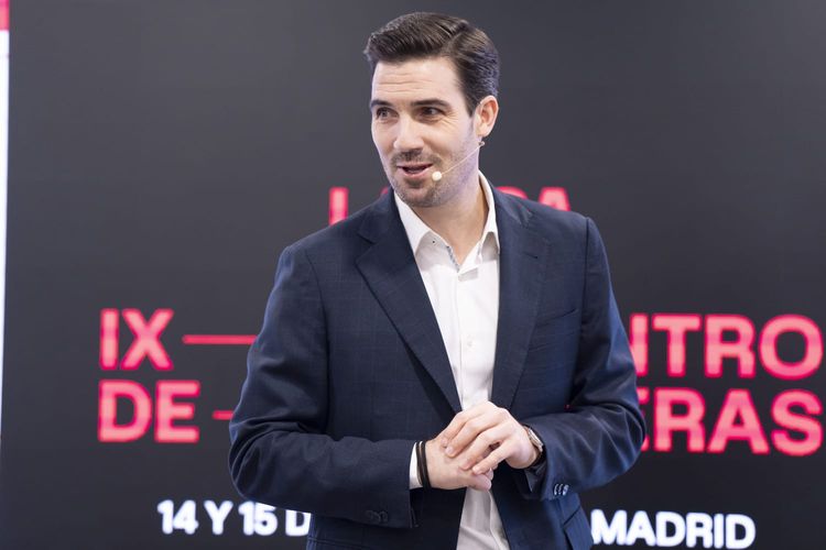 Perwakilan LALIGA Grasroots Department, Juan Florit, saat berbicara dalam sebuah forum.