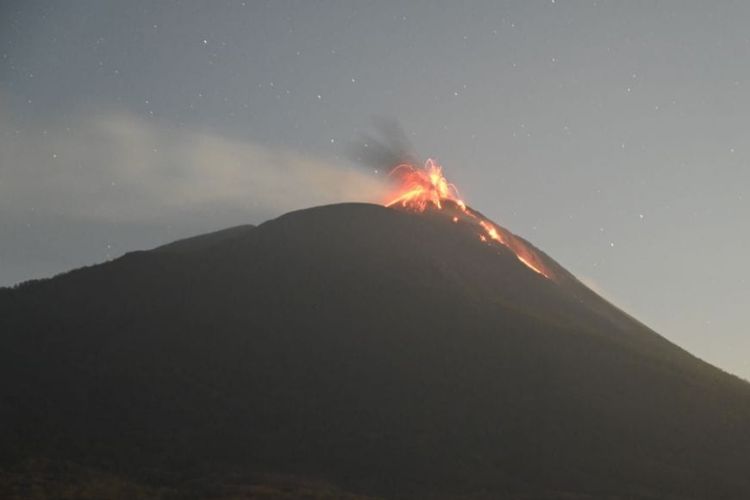 Gunung Ile Lewotolok Masih Berstatus Waspada, Masyarakat Dilarang Masuk Radius 2 Km