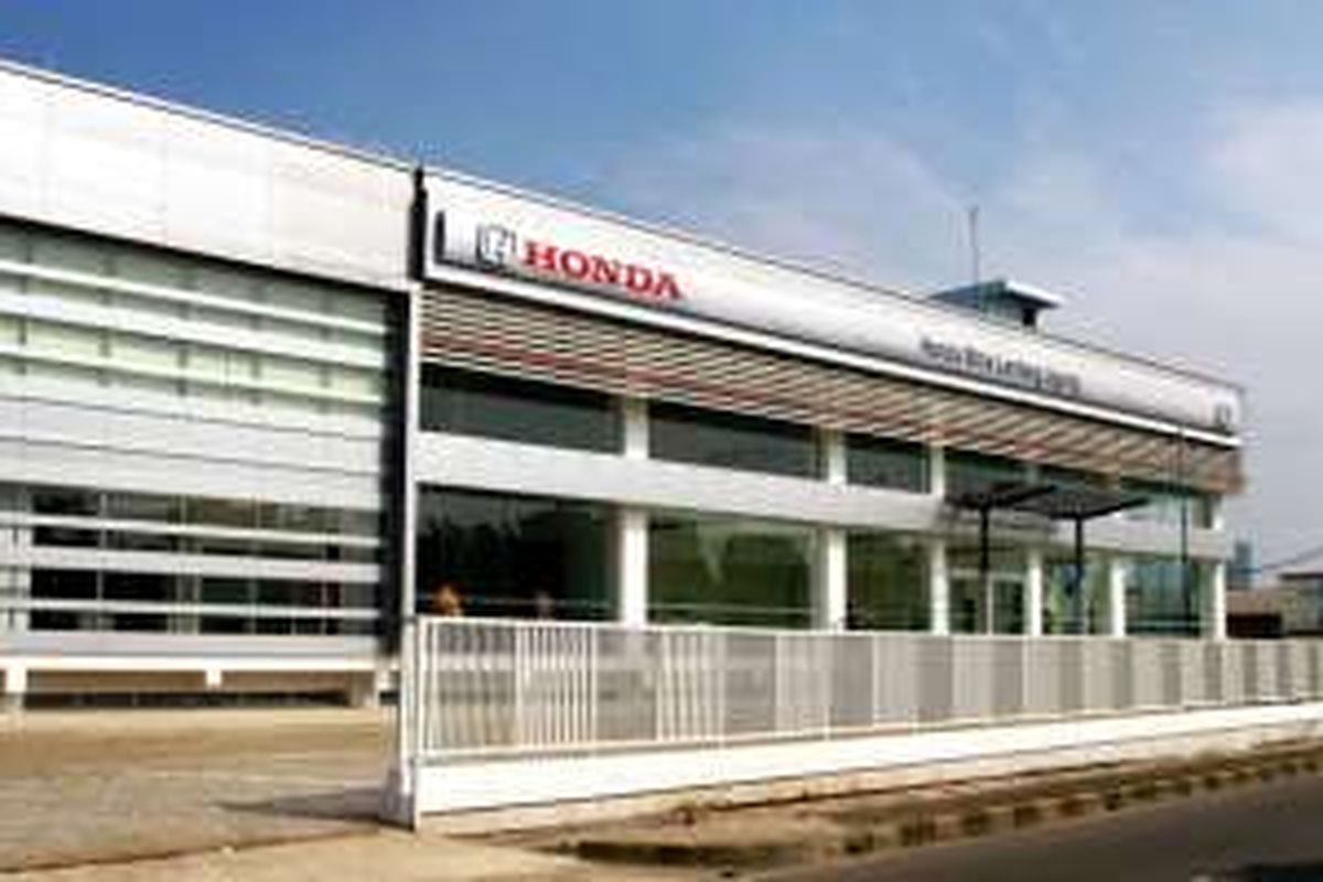 Diler Honda di Lenteng Agung yang baru diresmikan beberapa hari lalu.
