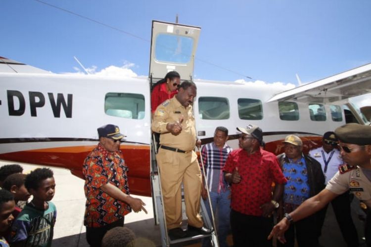 Pesawat Cessna untuk transportasi di Kabupaten Puncak, Papua