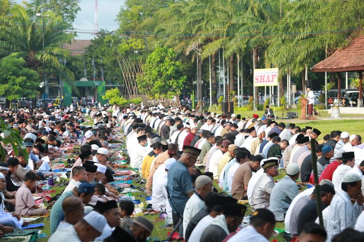 Suasana sholat idul Fitri warga Muhammadiyah Banyuwangi 