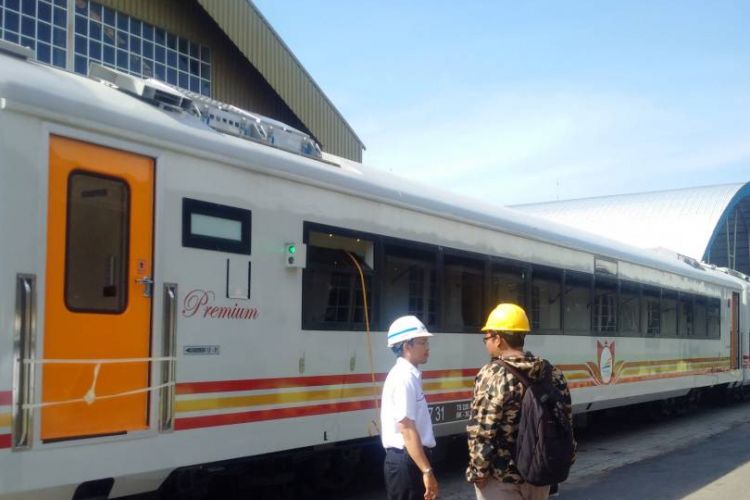 KERETA PREMIUM --Inilah kereta premium milik PT Kereta Api Indonesia buatan PT INKA yang akan digunakan untuk mengangkut penumpang mudik lebaran tahun 2017. 