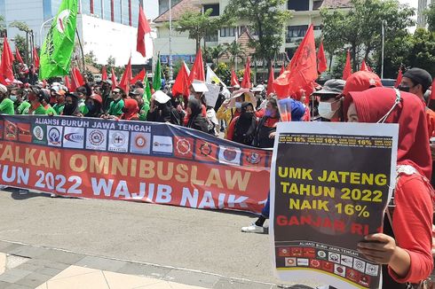 Jelang Penetapan UMK 2022, Buruh Kembali Demo di Depan Kantor Gubernur Jateng