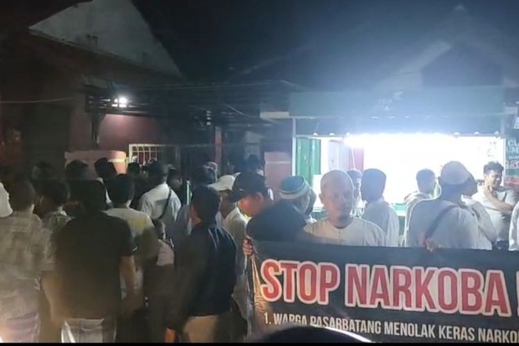 Warga Pasarbatang Brebes Ngamuk, Warung Penjual Tramadol Dibongkar dan Dibuang ke Sungai