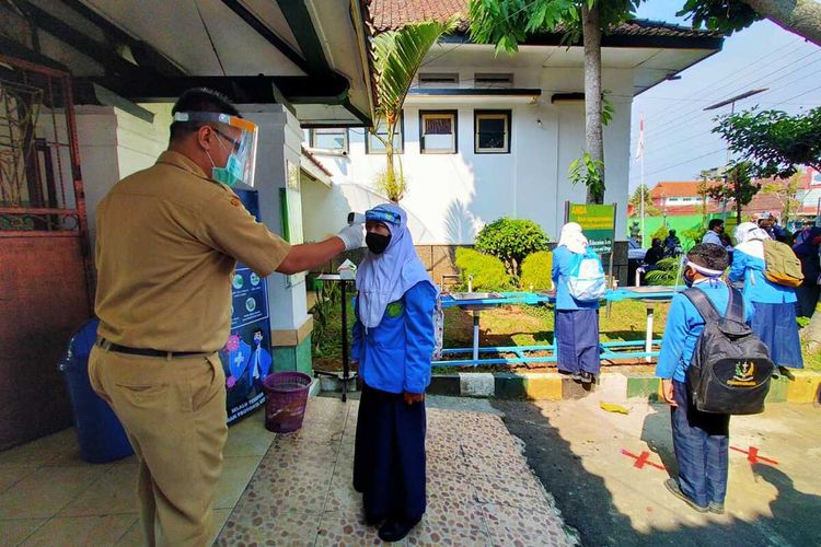 Simulasi KBM tatap muka di SMPN 1 Kota Magelang, Jawa Tengah, pertengahan Juli 2020 lalu.