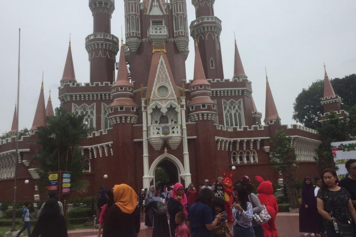 Istana Anak-Anak Taman Mini Indonesia Indah, Cipayung, Sabtu (22/12/2018).