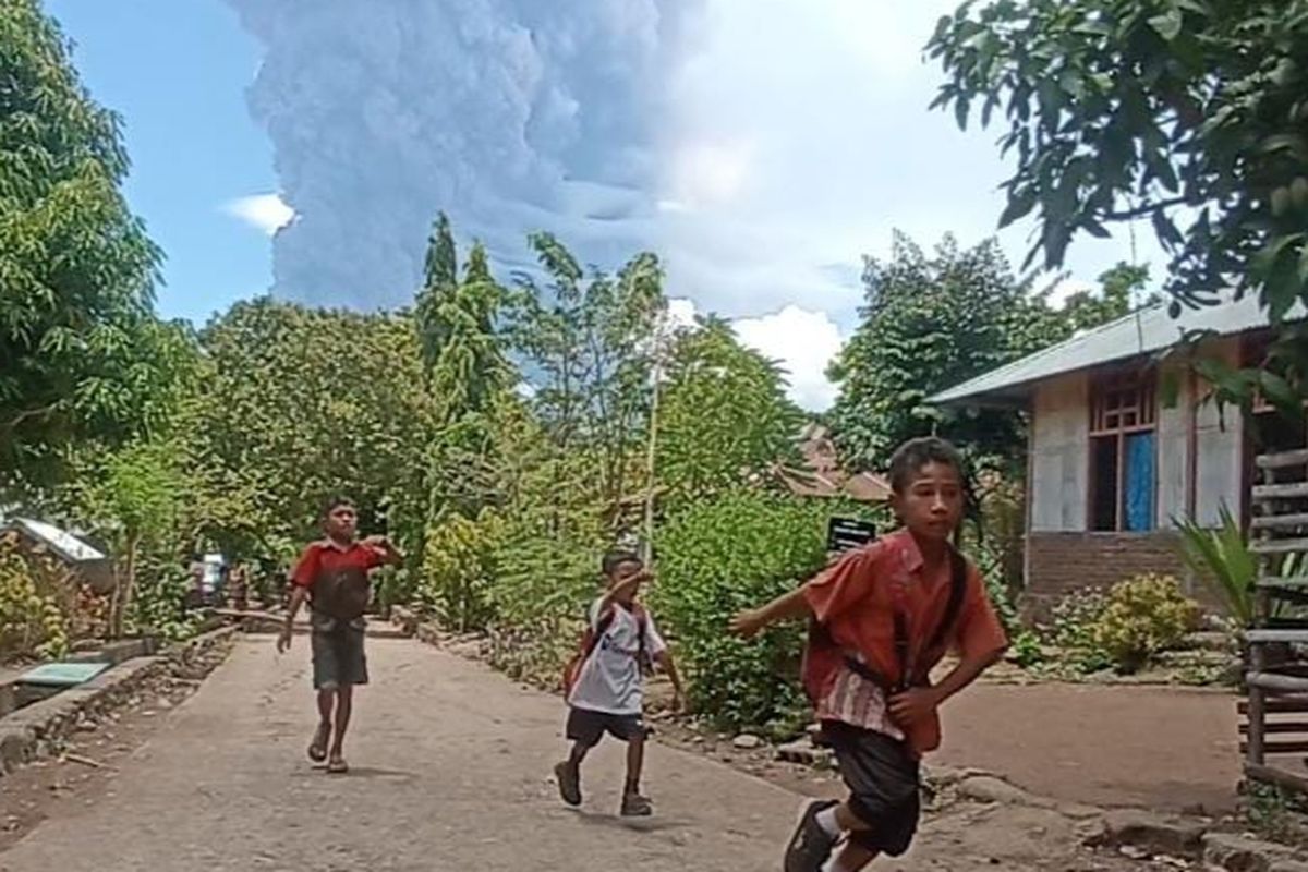 Gunung Lewotobi Laki-laki Meletus Lagi, Warga Lari Berhamburan