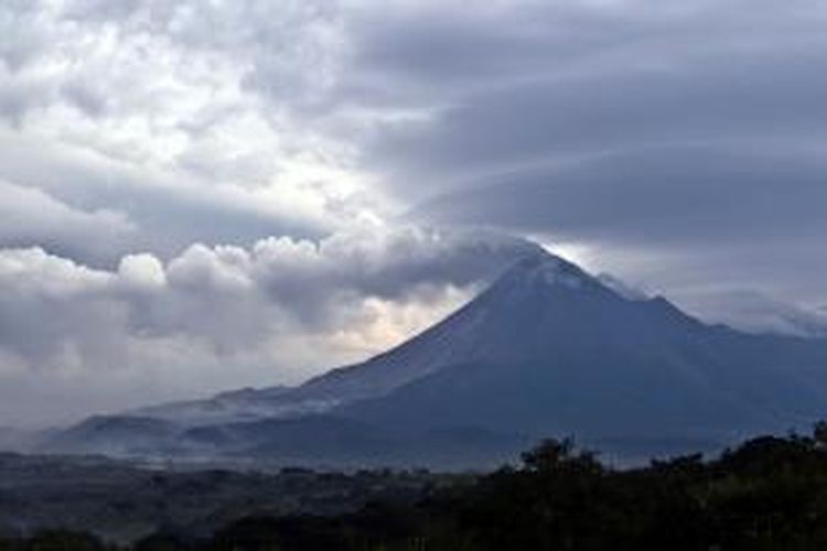 Gunung Colima di Meksiko meletus membuat pemerintah setempat harus mengevakuasi ratusan penduduk yang tinggal di sekitar gunung  tersebut.
