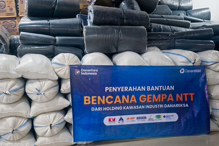 Danareksa Salurkan 9,5 Ton Beras untuk Korban Gempa NTT