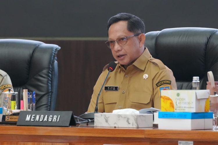 Mendagri Dorong Operasi Modifikasi Cuaca untuk Padamkan Kebakaran Lahan Gambut