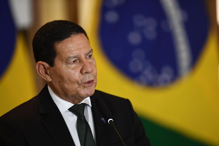 Wakil Presiden Brasil Hamilton Mourao saat berbicara dalam konferensi pers di rapat Dewan Amazon, Brasilia, pada 3 November 2020.