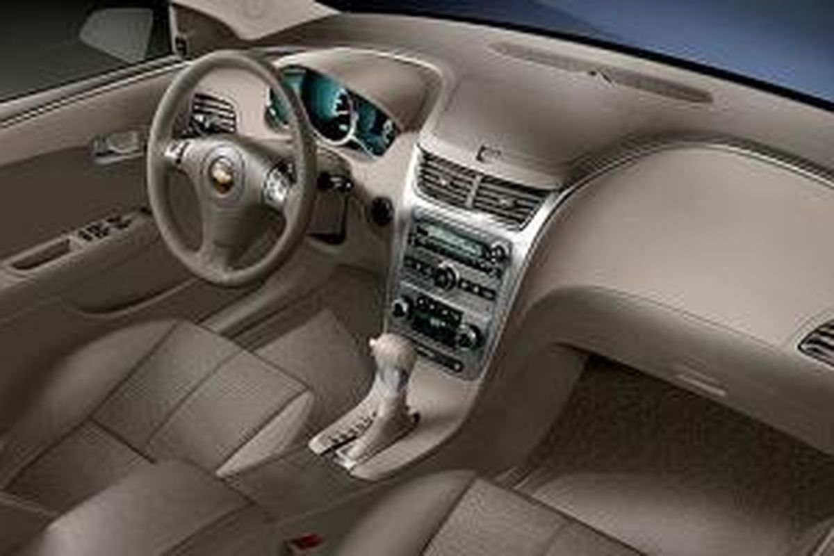 Interior depan Chevrolet Malibu