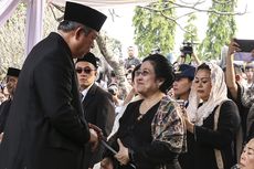 Momen Jabat Tangan Megawati dan SBY di Balik Haru Pemakaman Ani Yudhoyono