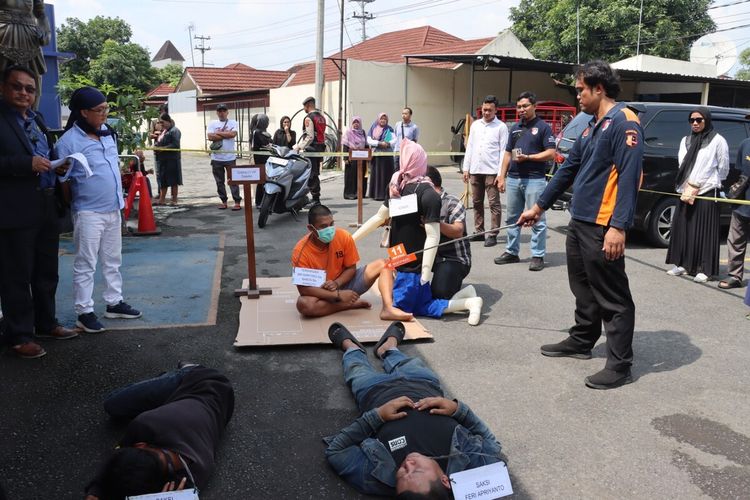 Rekonstruksi kasus suami bunuh istri di Mapolres Bantul. Rabu (8/1/2025)