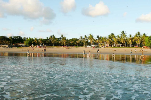 Pantai Legian: Daya Tarik, Harga Tiket, dan Rute