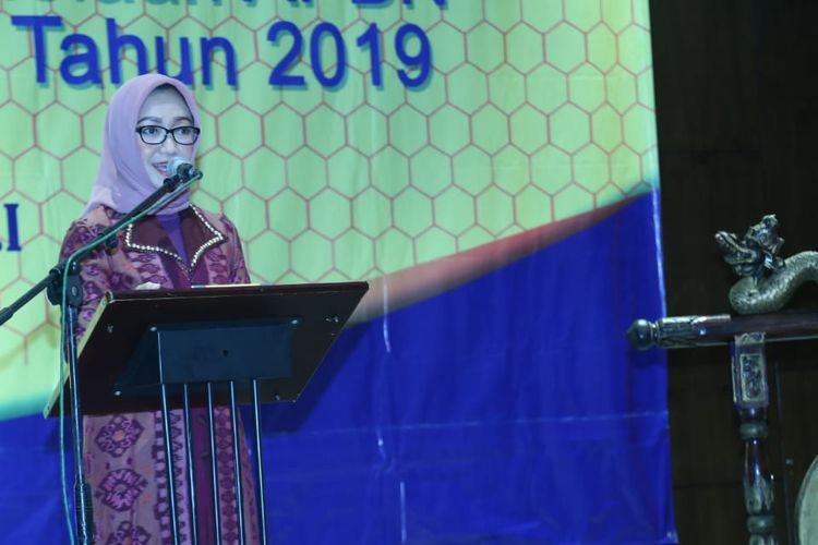 Pelaksana Tugas (Plt) Inspektur Jenderal Kemnaker Estiarty Haryani saat membuka acara Rakor Pengawasan (Rakorwas) Inspektorat Jenderal (Itjen) Kemnaker 2019 di Surabaya, Jawa Timur, Rabu (27/3/2019) malam.