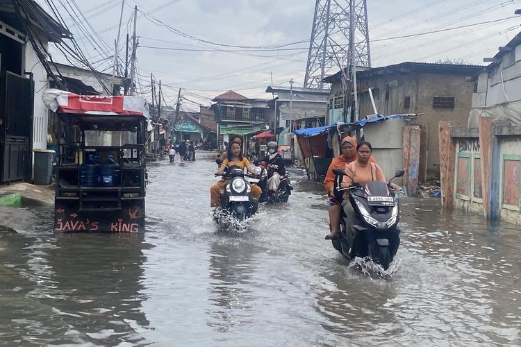 Warga Kepulauan Seribu Kesulitan Dapat Pasokan Pangan akibat Banjir Rob