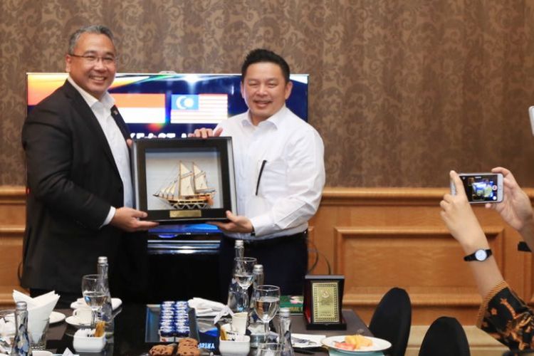 Menteri Desa Pembangunan Daerah Tertinggal, dan Transmigrasi (Mendes PDTT) Eko Putro Sandjojo bersepakat dengan Minister of International Trade and Industry (MITI) H.E. Darell Leiking dari Kedutaan Besar Malaysia Bahagian Perdagangan untuk membuat satu desk Malaysian Invesment Indonesia, Sabtu (11/8/2018)
