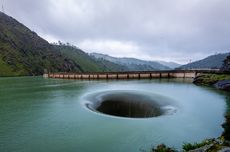 Lubang Aneh "Gerbang Neraka" di Tengah Danau di California, Ini Penyebabnya