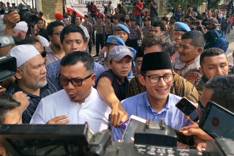 Sandiaga Uno saat tiba di gedung KPU untuk mendaftar sebagai calon wakil presiden, Jumat (10/8/2018).