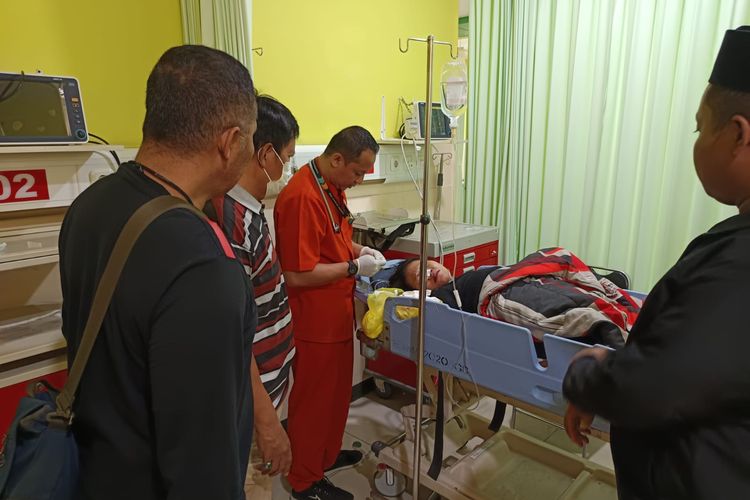 Seorang perempuan di Sidoarjo mencoba mengakhiri hidupnya dengan cara minum cairan pencuci piring, Senin (16/6/2025).