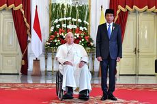 BERITA FOTO: Momen Hangat Pertemuan Paus Fransiskus dengan Presiden Jokowi di Istana Merdeka