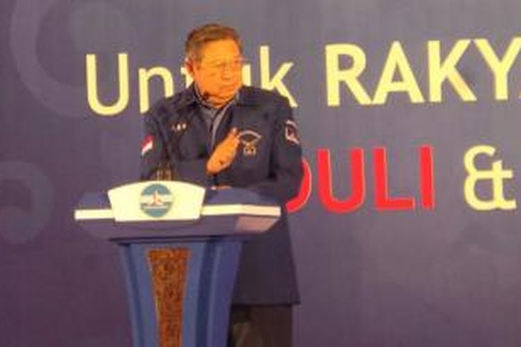 Ketua Umum DPP Partai Demokrat Susilo Bambang Yudhoyono saat berpidato di acara penutupan Kongres IV Partai Demokrat, di Surabaya, Jawa Timur, Rabu (13/5/2015).