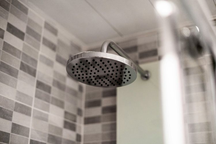 Ini Alasan Hotel Tak Pakai Gayung dan Bak Air di Kamar Mandi