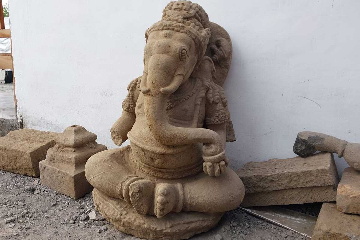 Arca Ganesha yang ditemukan oleh tukang bangunan saat mengali tanah untuk pondasi rumah di Dusun Sayidan, Kalurahan Sumberadi, Kapanewon Mlati, Kabupaten Sleman.
