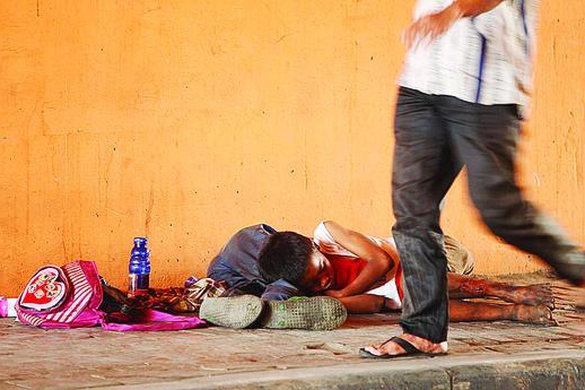 Anak jalanan umumnya tidak punya dokumen identitas, seperti akte kelahiran atau kartu tanda penduduk (KTP) jika sudah besar