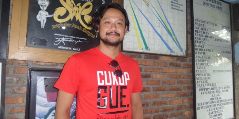 Dwi Sasono usai jumpa pers film Cukup Gue di markas Slank, Jalan Potlot III, Jakarta Selatan, Sabtu (22/10/2016).