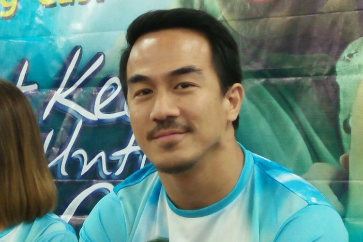 Joe Taslim diabadikan usai kegiatan menonton bersama para pemain film Surat Kecil Untuk Tuhan, di XXI Blok M Square, Jakarta Selatan, Jumat (30/6/2017).