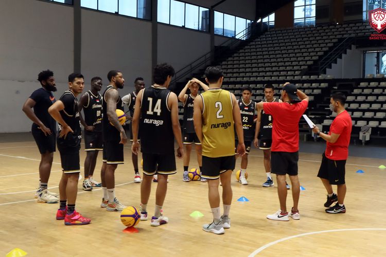 Para pemain timnas bola basket 3x3 putra sudah berkumpul untuk pemusatan latihan sebagai persiapan menghadapi SEA Games 2022 di Hanoi, Vietnam, Mei 2022.