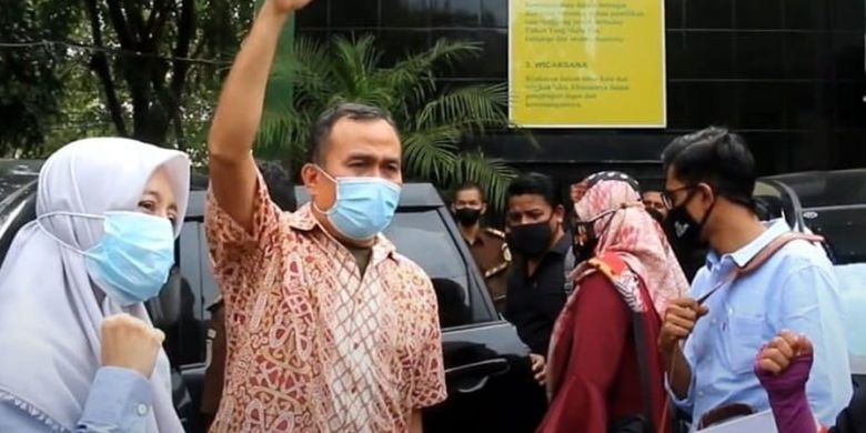 Istri Saiful Mahdi Berterima Kasih Jokowi Beri Amnesti Di Tengah Kesibukan Kenegaraan Halaman All Kompas Com<script async src=