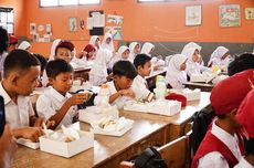 Uji Coba Makanan Bergizi Gratis di Bandung, 180 Siswa Terima Nasi Boks Rp 15.000