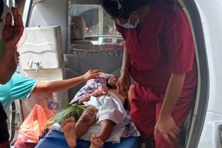 Bocah Kelas I SD asal Huta Sipinggan Nagori Tiga Bolon, Kecamatan Sidamanik, Kabupaten Simalungun, ARG (6) saat dibawa ke rumah sakit. 
