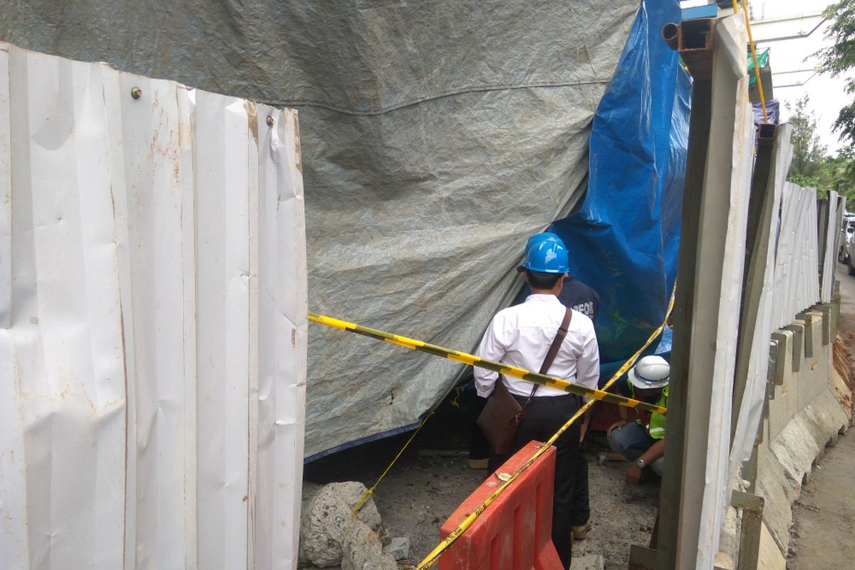 Kondisi box girder LRT yang roboh di Kayu Putih, Jakarta Timur, Senin (22/1/2018)