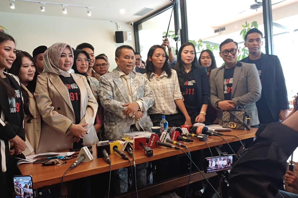 Keluarga dan kuasa hukum Vina Cirebon adakan konfersi pers di Mal Kelapa Gading, Jakarta Utara, Rabu (29/5/2024).